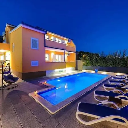 Kastel Luksic Scenic With Pool Kastela