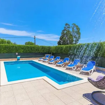 Kastel Luksic Scenic With Pool *