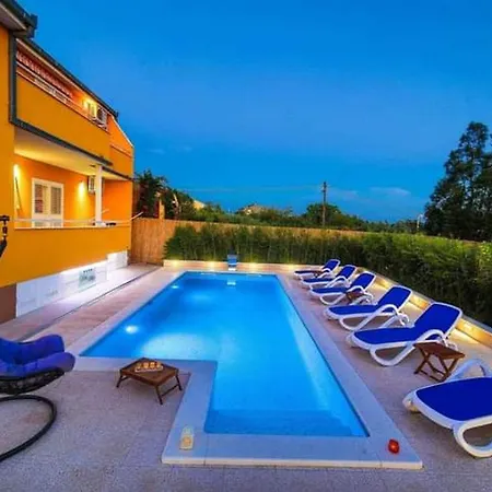 Kastel Luksic Scenic With Pool