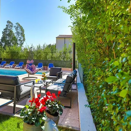 Vila Kastel Luksic Scenic With Pool *