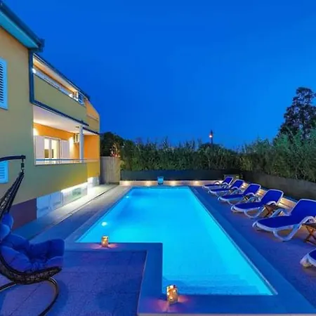 Kastel Luksic Scenic With Pool