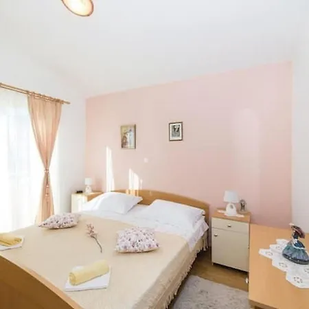 Vila Kastel Luksic Scenic With Pool *
